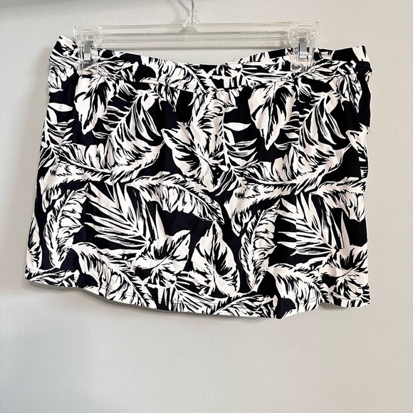 Catalina Women's Skirted Swimsuit Skirt Bottom black and white side split M 3431 - Picture 11 of 12